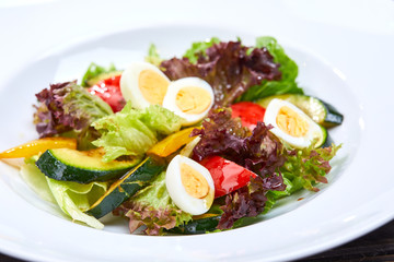 vegetable salad with egg