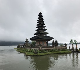 Fototapeta na wymiar Pura Ulun Danu Bratan temple on Bratan lake in Bali, Indonesia