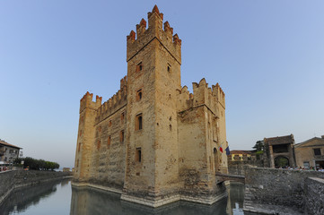 Obraz premium Scaliger castle - the 13th century fortress in Sirmione, Lake Garda,Italy