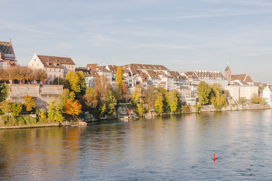 Basel, Stadt, Altstadt, Altstadth&auml;user, Grossbasel, Rhein, Rheinufer, F&auml;hre, Rheinf&auml;hre, Martinskirche, Kirche, Pfalz, Herbst, Schweiz