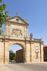 Fototapeta premium Arch of San Benito, Sahagun, Spain