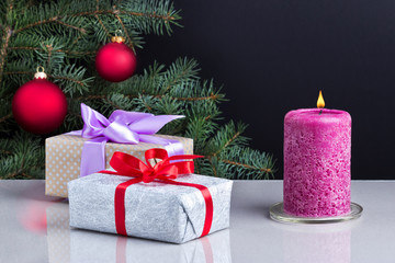 Новогодние подарки и новогодняя ель.