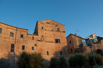 Fototapeta premium paesaggio urbano di case storiche; tortoreto abruzzo italia