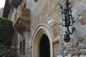 The Balcony of Love at Juliet&rsquo;s house (Casa de Giulietta) in Verona, Italy