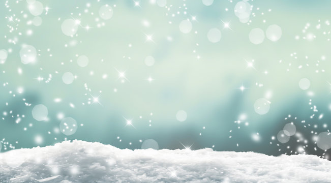 winter hintergrund abstrakt mit schneedecke im vordergrund, pr&auml;sentationsfl&auml;che f&uuml;r werbung produkte text