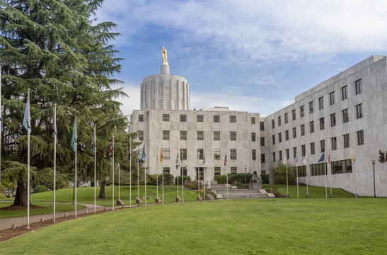 Salem Oregon Capitol building and park.