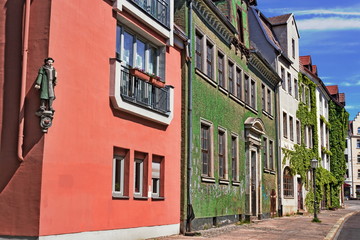 Fototapeta na wymiar Halle Saale, Sanierte Häuserzeile