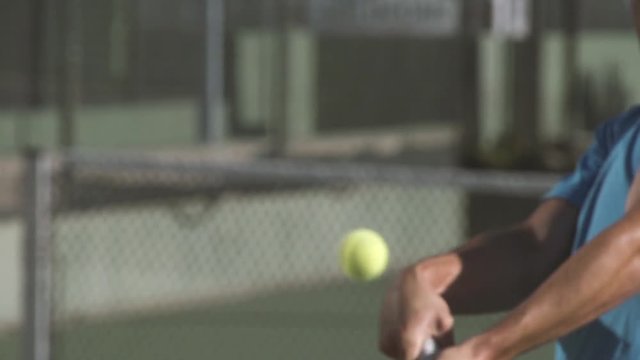 Jugador de tenis golpe de rev&eacute;s