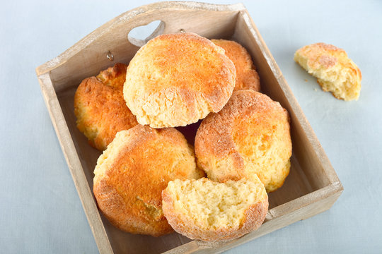 Br&ouml;tchen in einer Holz- Schachtel
