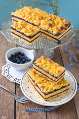 Streuselkuchen mit Beeren