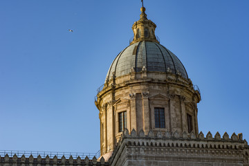 Fototapeta na wymiar La cupola della Cattedrale di Palermo, Italia 