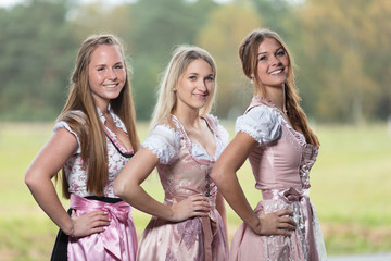 Dirndl sexy frauen im