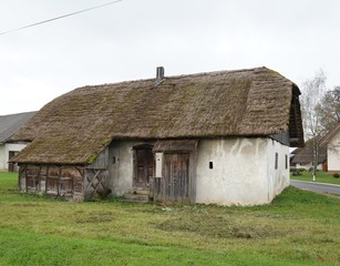 Obraz premium Old wooden rural barn in Obcine, Slovenia