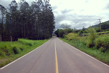 Asphalted road with forests and mountains in the interior of Brazil.