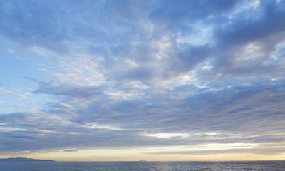 Fototapeta na wymiar Himmel am Meer in der Toskana