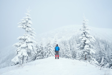 Fototapeta na wymiar Winter trekking in the mountains