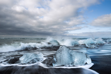 Obraz premium Ice on the beach with black sand in Iceland