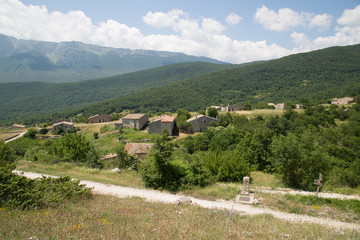 Fototapeta na wymiar Antiche case restaurate in un villaggio di montagna abbandonato, Centro Italia