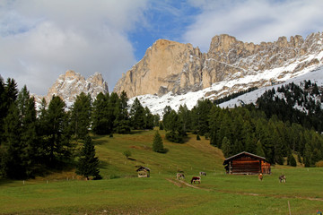 Roda di Vael e Masarè dal Passo di Costalunga; prima neve di settembre