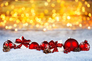 christmas xmas red dekoration snow bokeh background with many lights with copy space / Weihnachten hintergrund christbaumkugeln rot lichter bokeh schnee leer mit textfreiraum