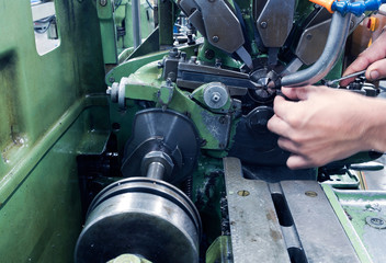 Automatic lathe machine control by camshaft for Industrial metal.