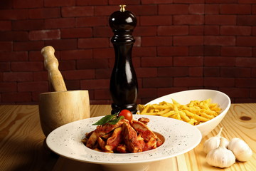 organelle pasta tomato sauce with grilled chicken