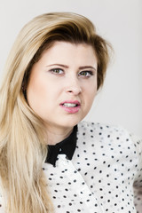 Naklejka premium Woman having thinking face expression