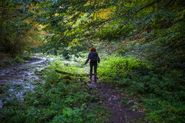 Obraz premium Hiker woman on a trail by the river