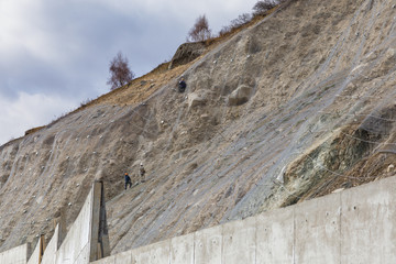 mesh for slope strengthening,workers work in the mountains