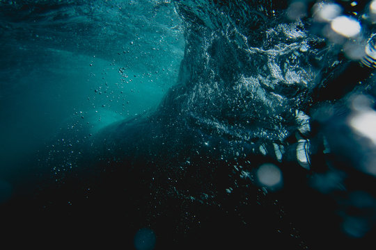 Under water wave breaking