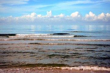 Fototapeta premium Beautiful sea under blue sky