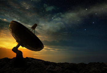 Fototapeta premium silhouette of a radio telescope at sunset