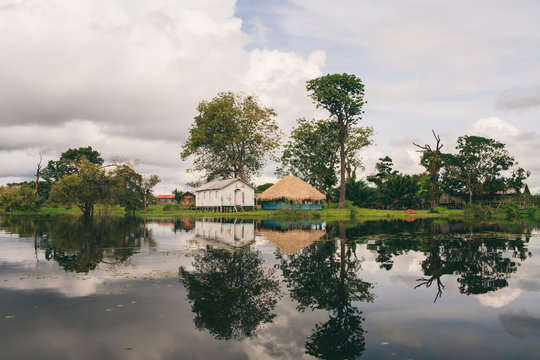 Traditional lodges along Rio Juma