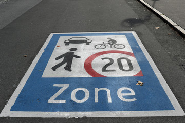 20er Zone Verkehrs beruhigt (Spielstrasse)