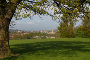 Obraz premium View of Oxford from the upper part of South Park in spring