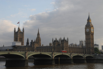 Fototapeta na wymiar Westminster bridge, Palace of Westminster, and Big Ben at sunset