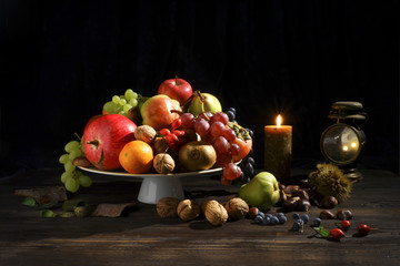 Obraz na płótnie Canvas Frutta autunnale su un piatto