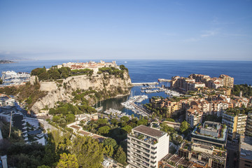 Fototapeta na wymiar vue plongeante sur Monaco