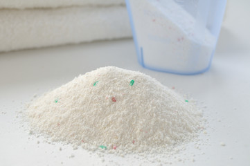 Washing powder for white fabrics