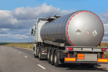Gas-tank goes on highway