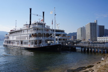 Fototapeta na wymiar 琵琶湖の観光船