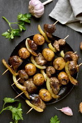 Chicken liver and vegetables skewers