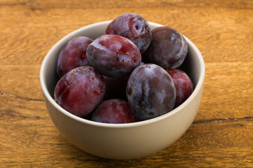 Plums in the bowl