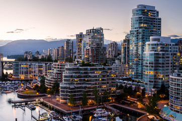 Obraz premium View of Downtown Vancouver a Twilight