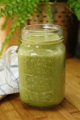 Süßer grüner veganer Smoothie