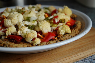 Vegane Schwarzaugenbohnen Quinoa Pizza