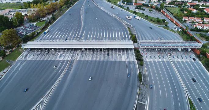 Panorama d'un p&eacute;age sur une autoroute en France