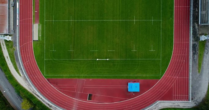 stade de rugby avec piste d'ath&eacute;tisme 