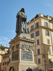 Naklejka premium Monument to dominican friar Giordano Bruno in Piazza Campo de Fiori square of Rome, Lazio, Italy.