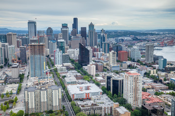 Fototapeta premium Seattle skyline with Mount Rainier in the background